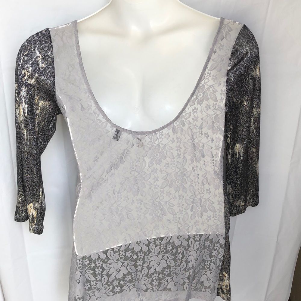 Buckle BKE Boutique shimmering lace blouse size Lg - Picture 6 of 8